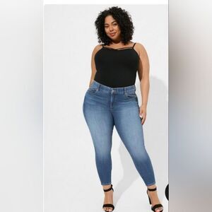 Torrid Bombshell Skinny Premium Stretch High-Rise Jean size 22T